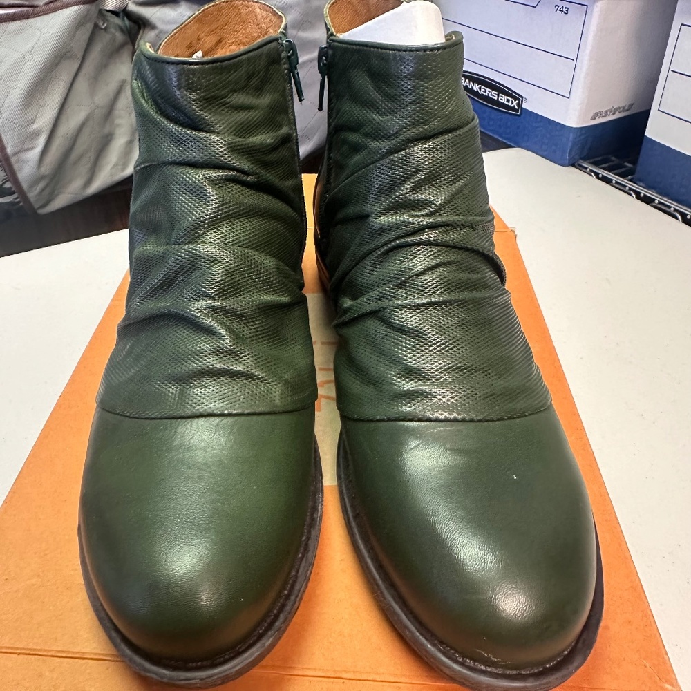 Miz Mooz Leather Ankle Boots. Sz 41(EU).